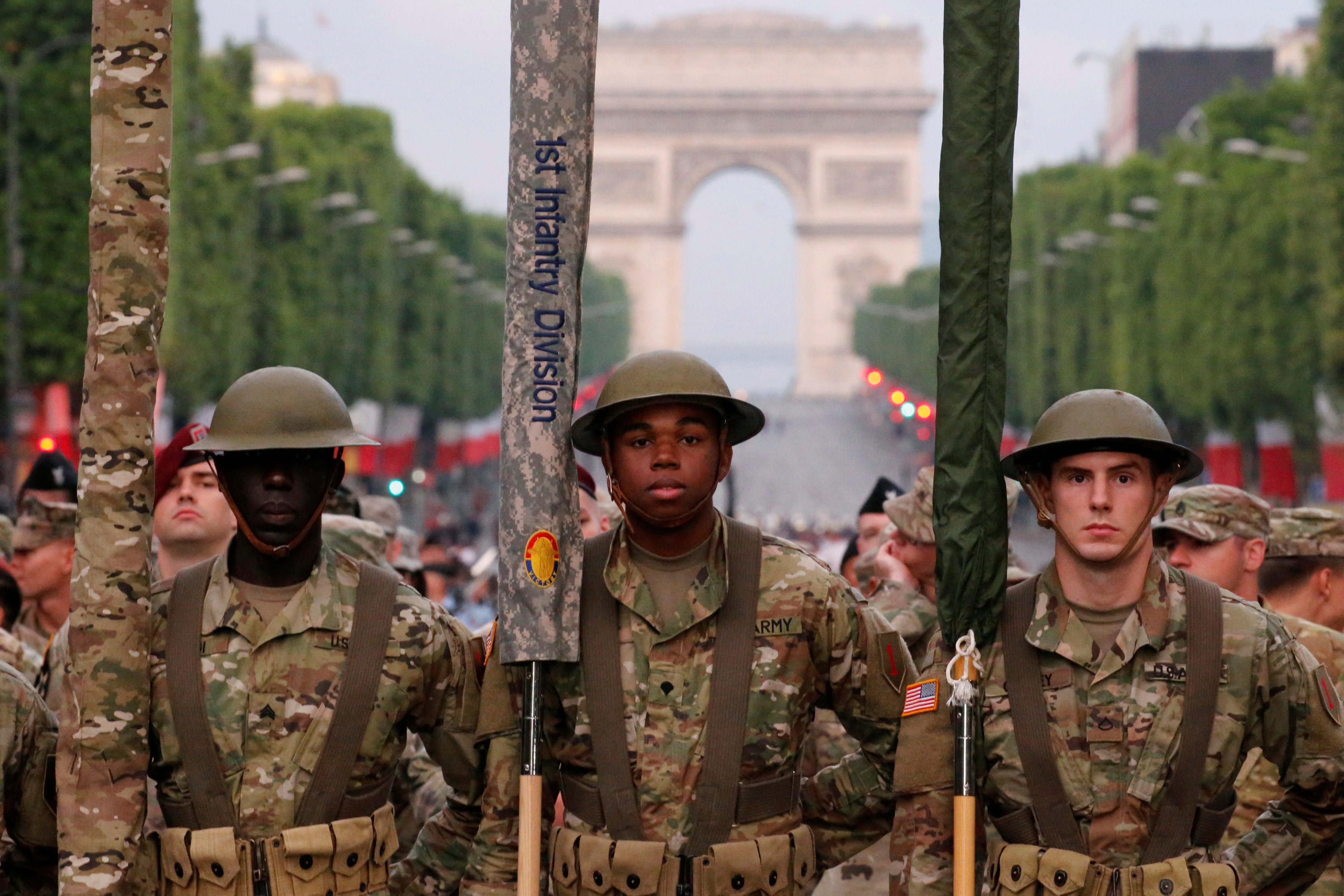 Quoc khanh Phap: Vi sao linh My tham gia dieu binh nam nay? hinh anh