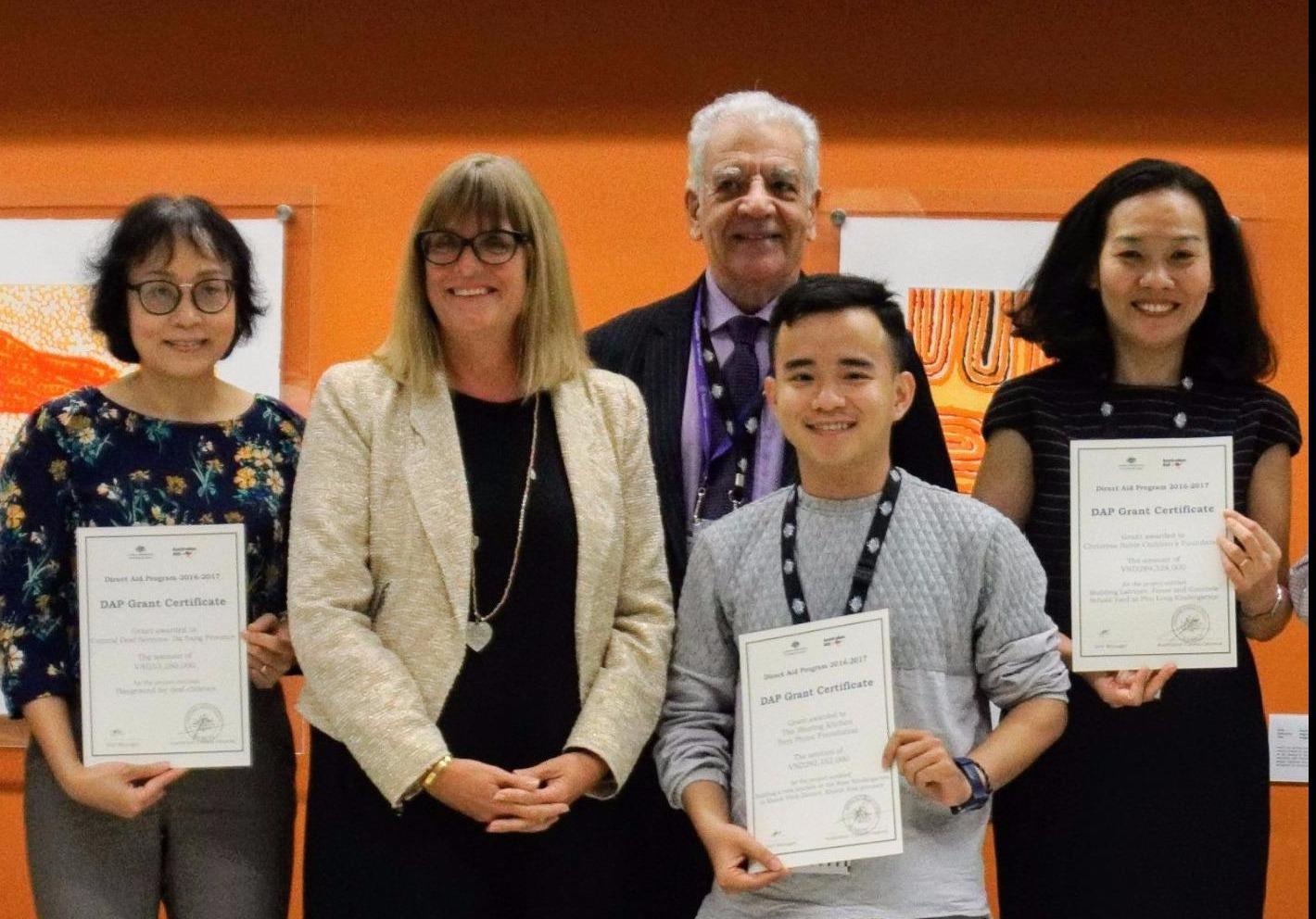 Australia khoi dong chuong trinh vien tro truc tiep nam 2017 - 2018 hinh anh