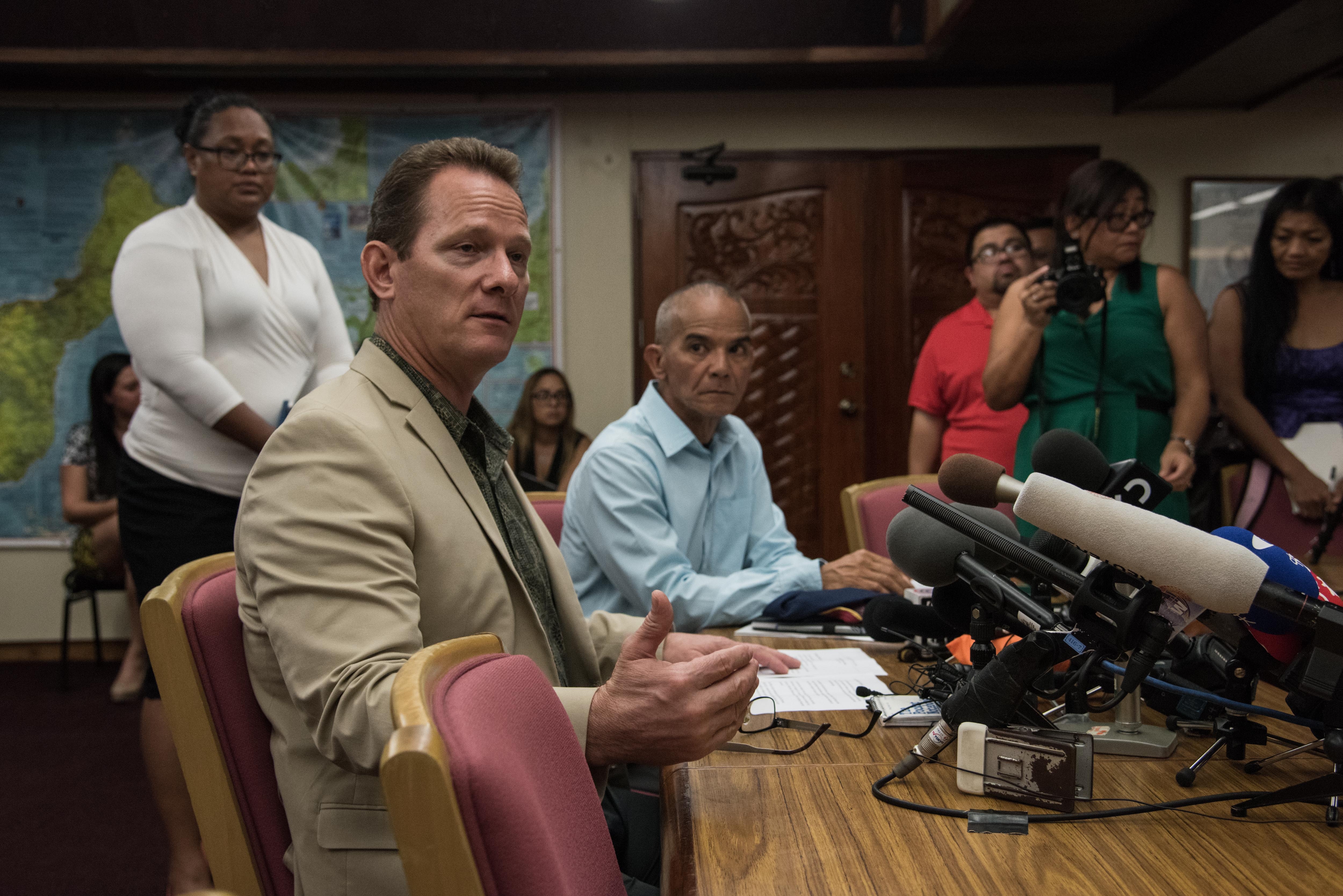 Quan chuc dao Guam 'vui mung' vi Trieu Tien khong tan cong hinh anh