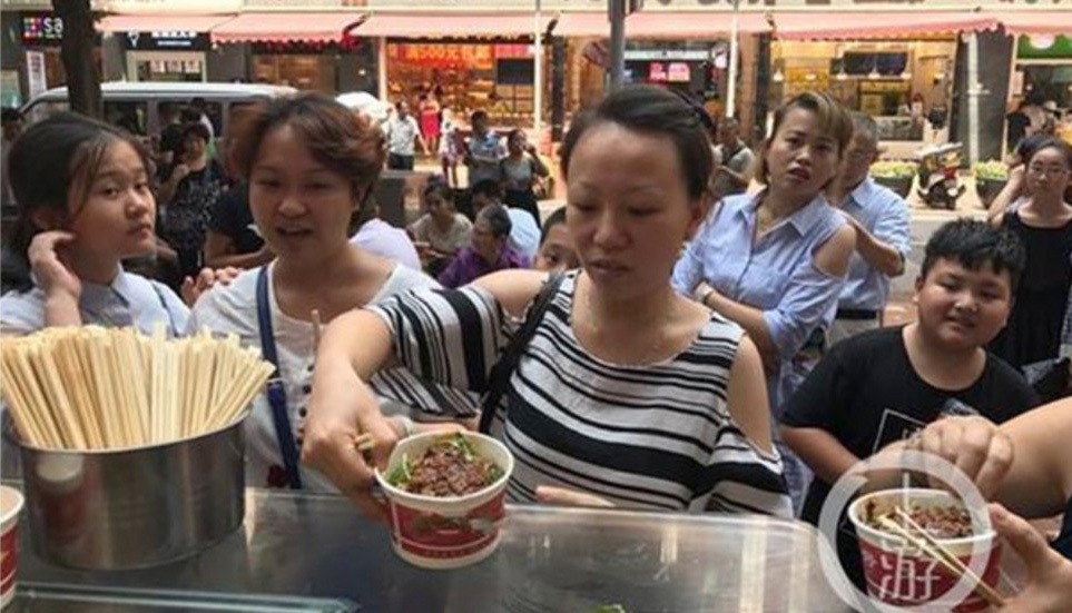 Tim duoc nhan kim cuong, doanh nhan TQ dai 5.000 bat mi cay hinh anh