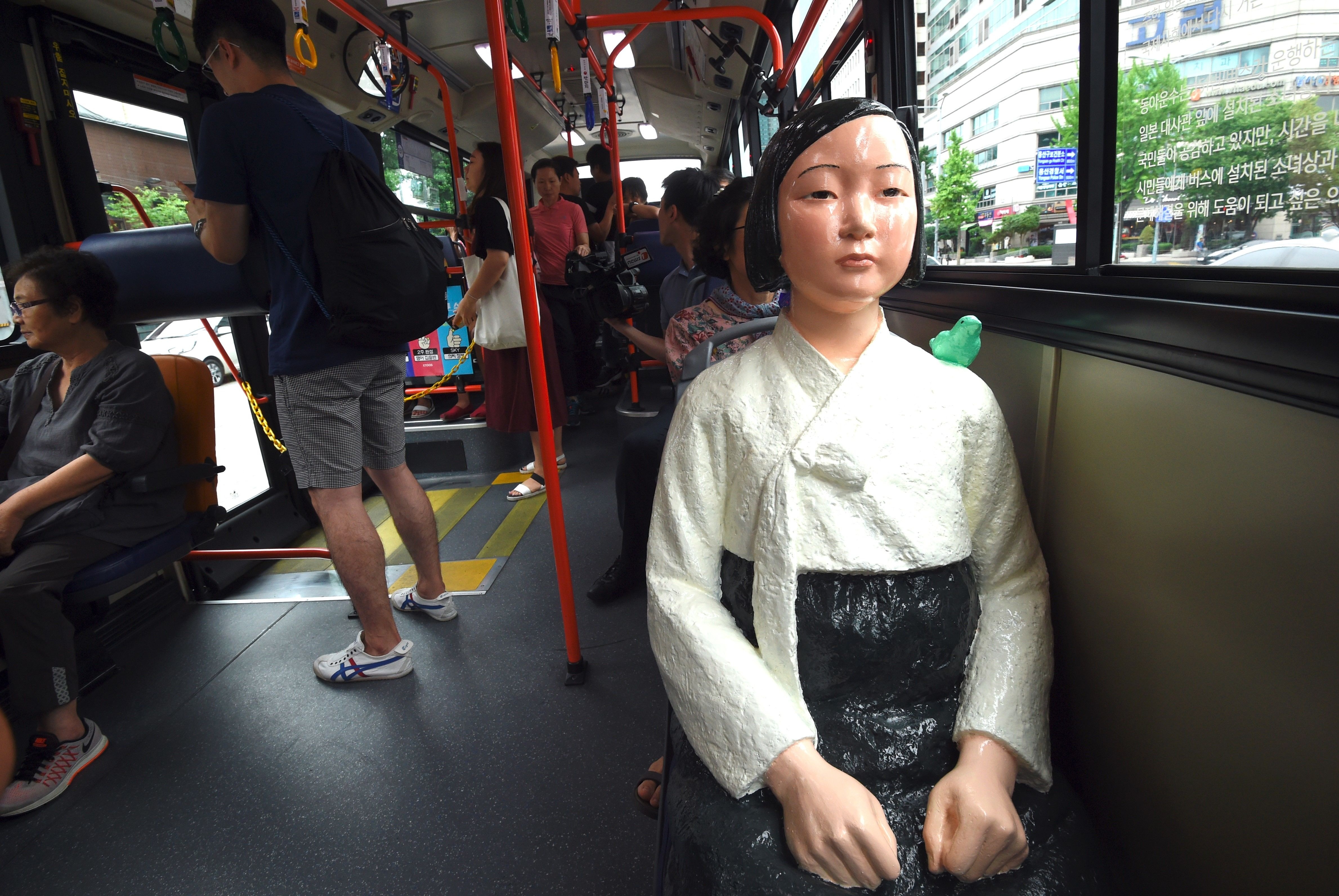 tuong no le tinh duc tren xe buyt Han Quoc anh 1