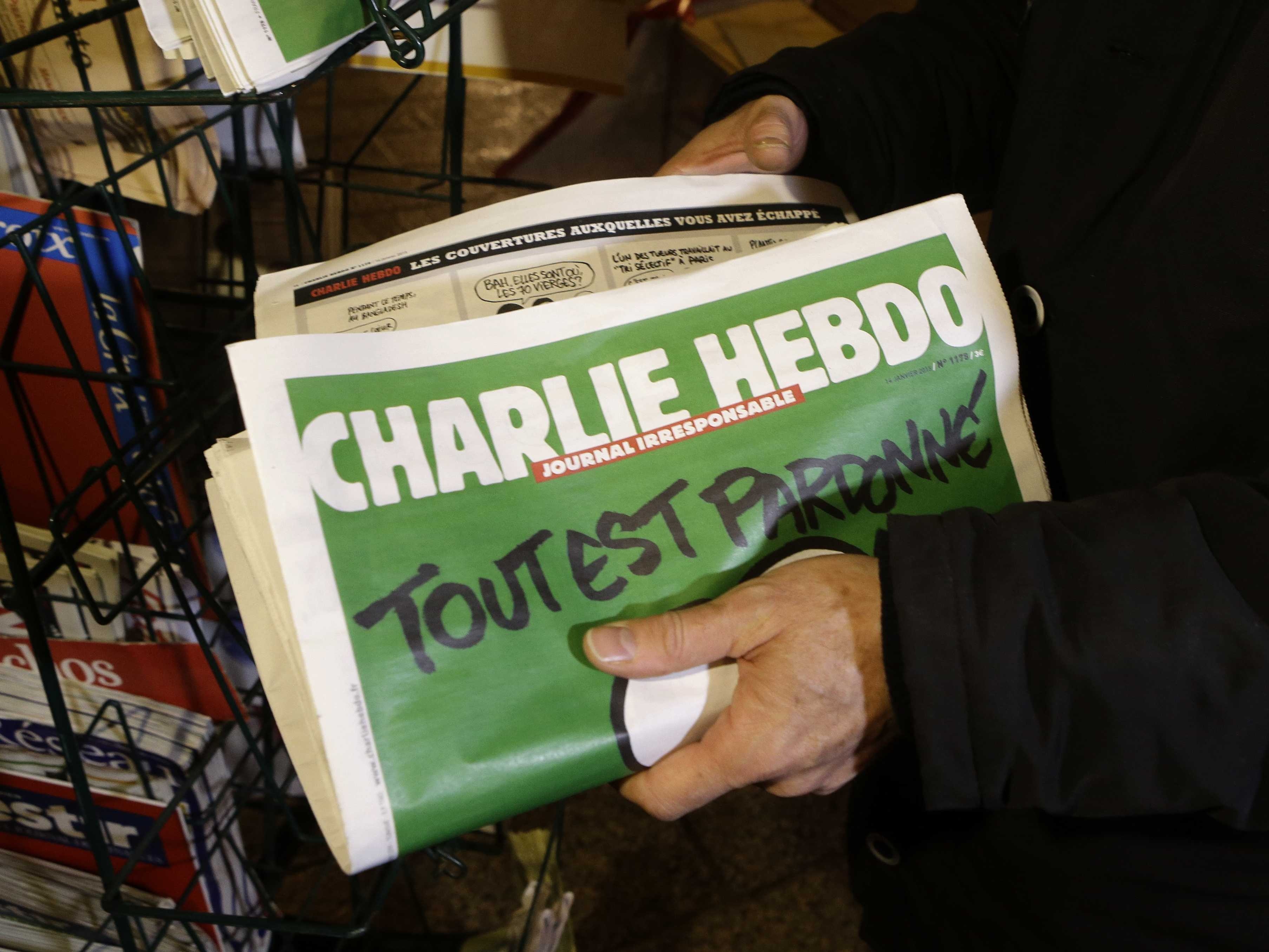 Charlie Hebdo lai dang tranh cham biem Hoi giao hinh anh