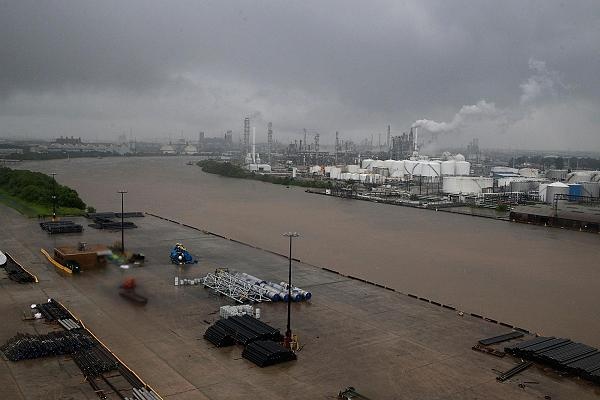 Texas doi mat nguy co no nha may hoa chat sau bao Harvey hinh anh