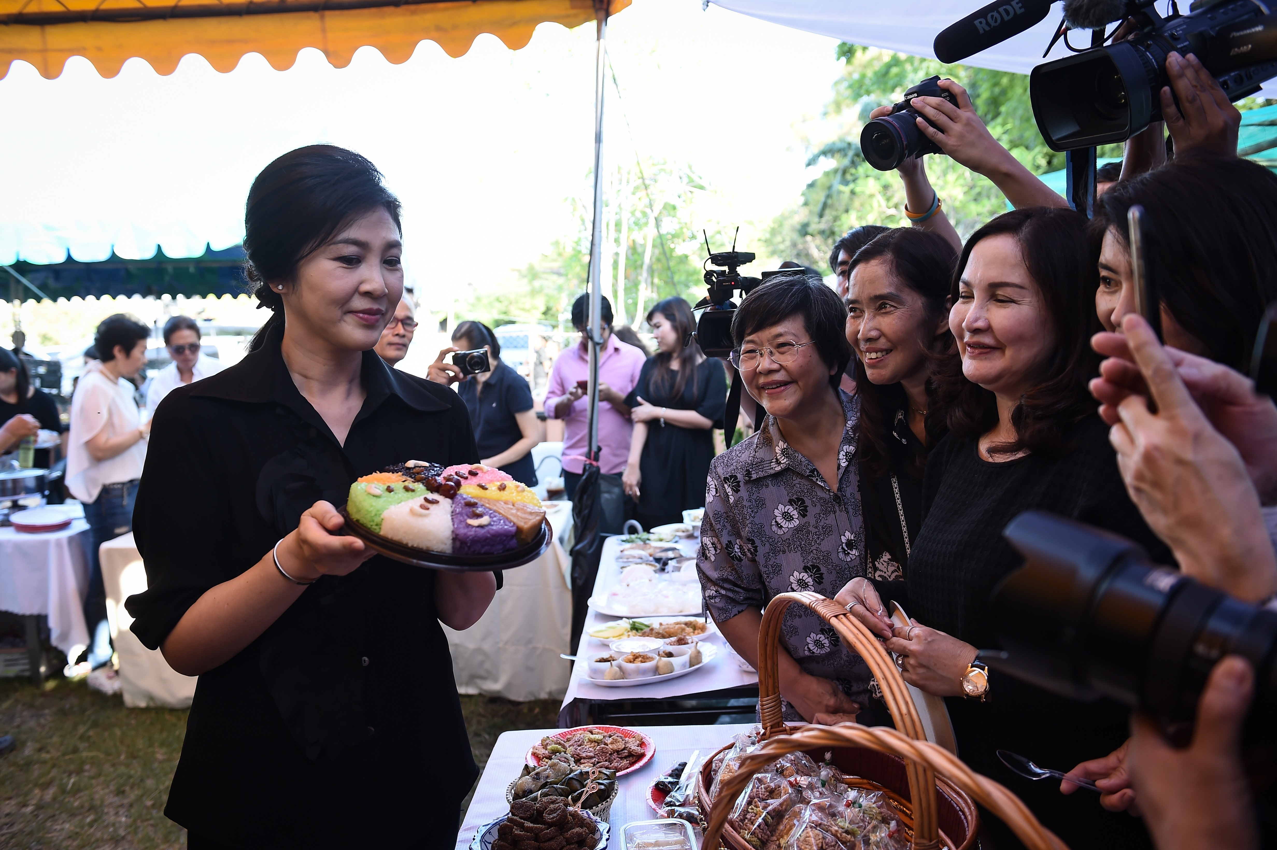 thủ tướng Thái Lan bỏ trốn ảnh 1 thu tuong Thai Lan bo tron anh 1