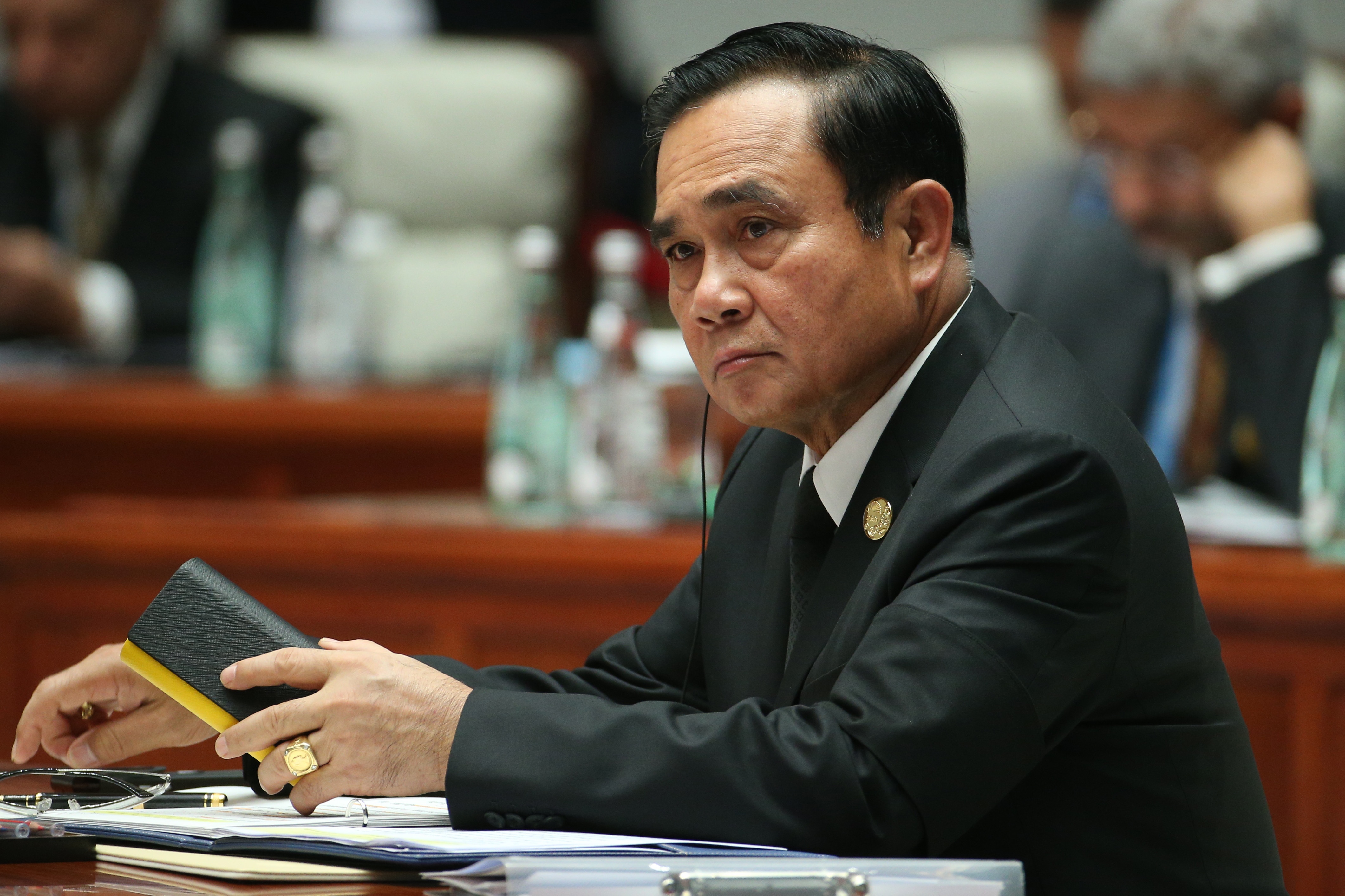 Thaksin dung dau bau chon tin nhiem, Thu tuong Prayut tuc gian hinh anh