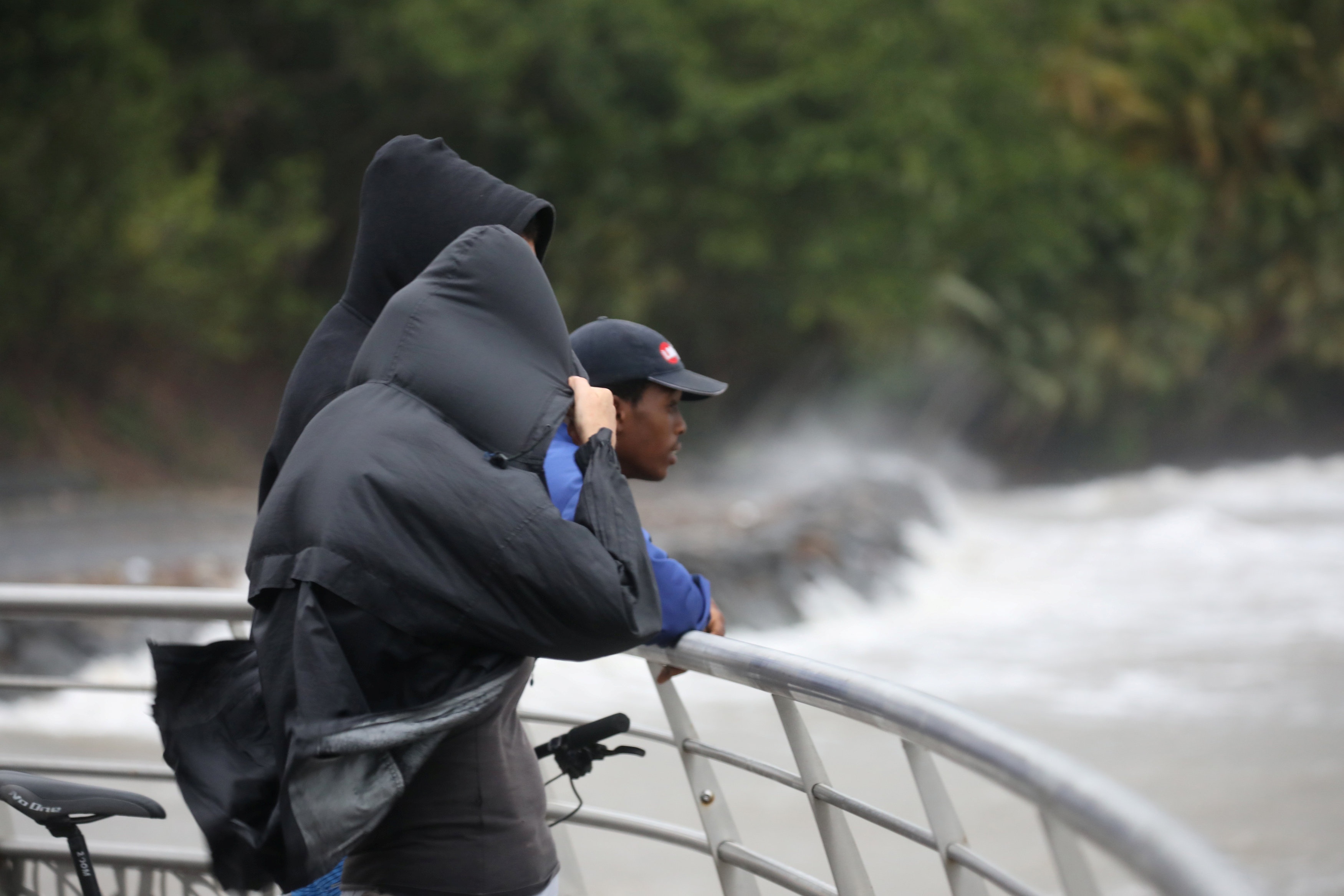 Sieu bao Irma vua qua, Caribe lai sap doi pho bao cap 4 hinh anh