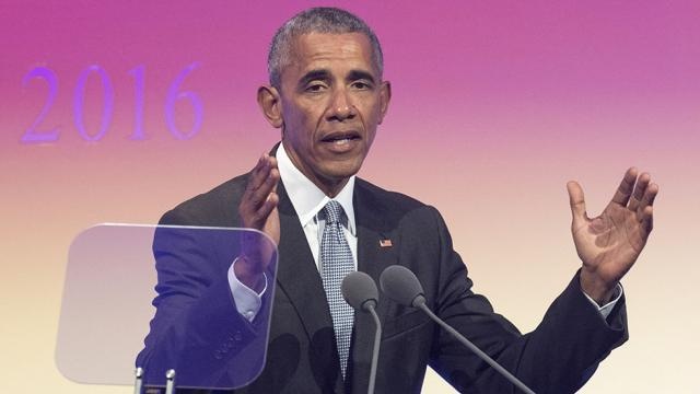 Obama tung canh bao ong chu Facebook ve nan tin gia tran lan hinh anh