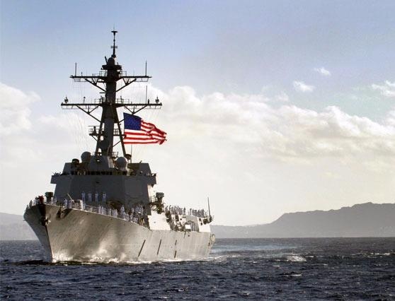 Tau chien My di chuyen gan quan dao Hoang Sa hinh anh