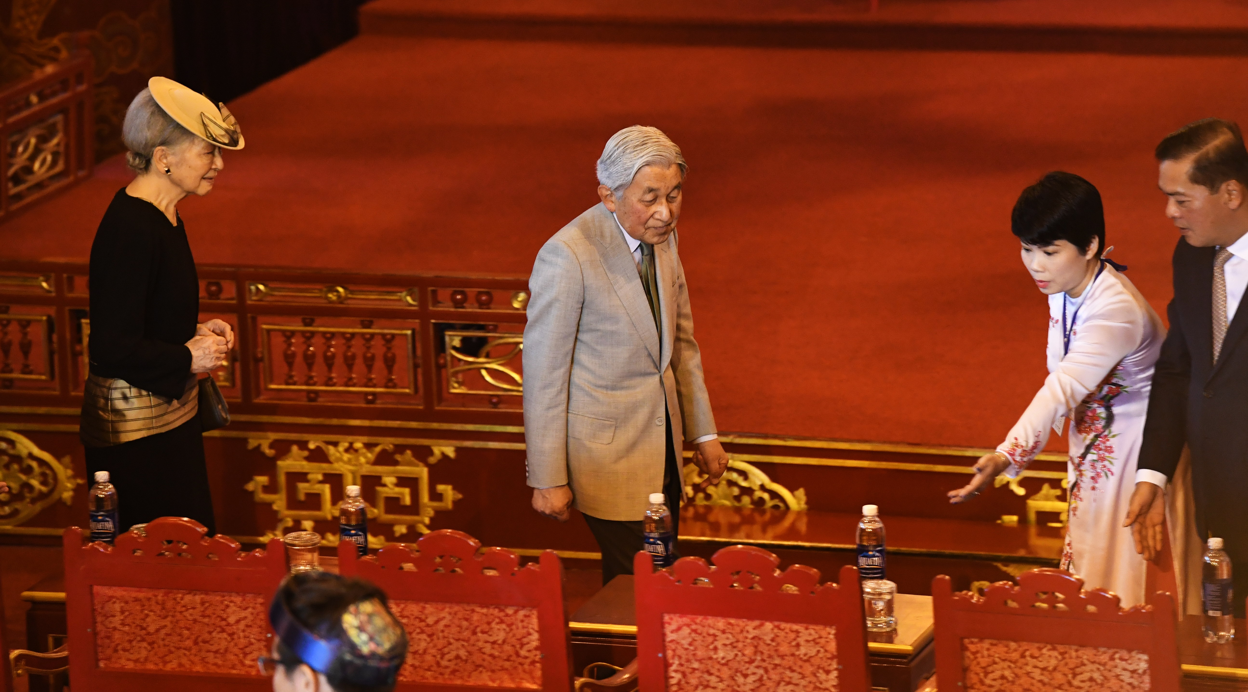 Nhật hoàng thoái vị ảnh 1 Nhat hoang thoai vi anh 1