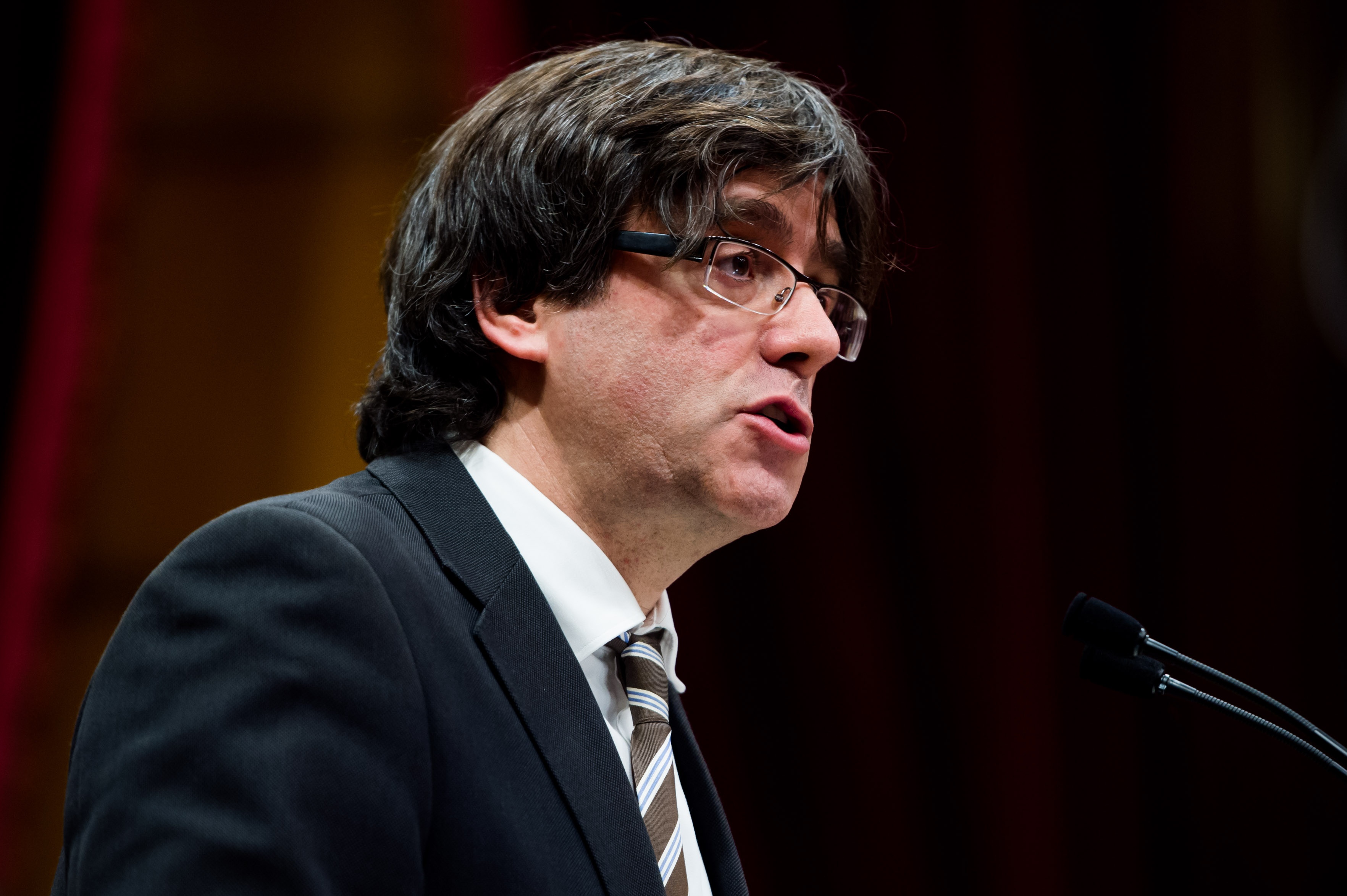 Bi 'se xem xet' viec bat cuu thu hien Catalonia hinh anh