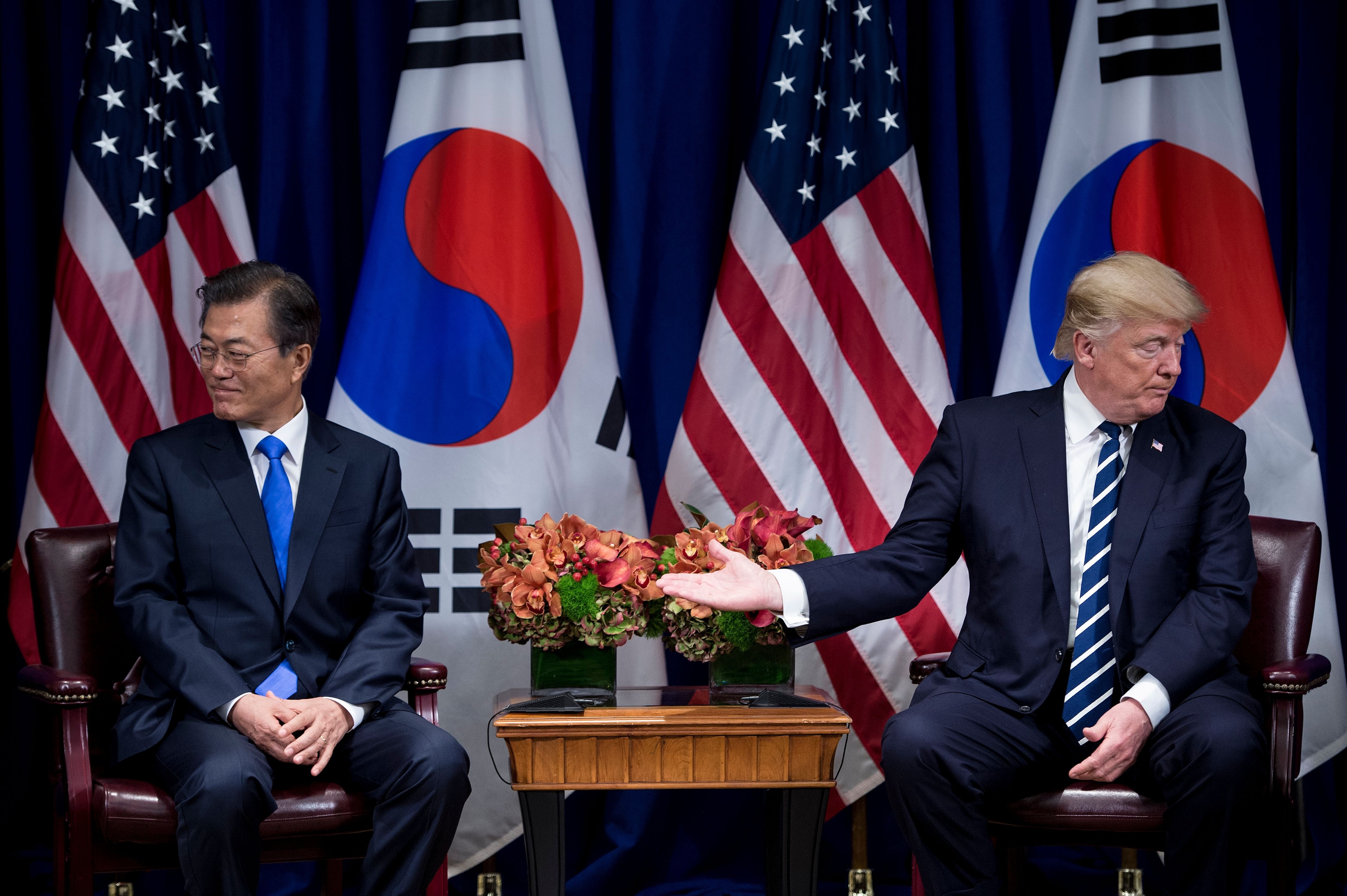 Trump se giai quyet moi khuc mac voi tong thong Han Quoc hinh anh