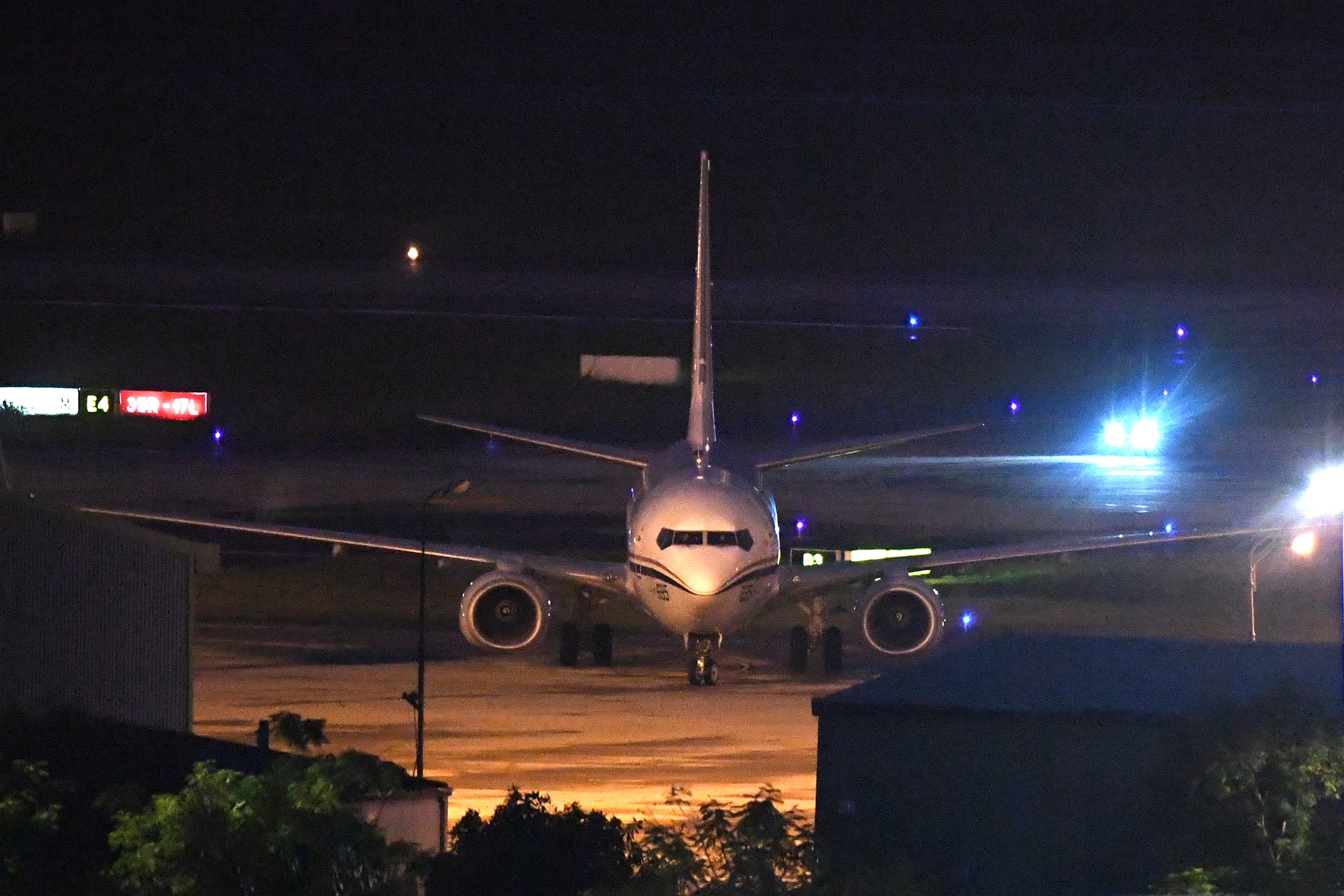 máy bay vận tải quân sự Mỹ đến Đà Nẵng ảnh 2 may bay van tai quan su My den Da Nang anh 2