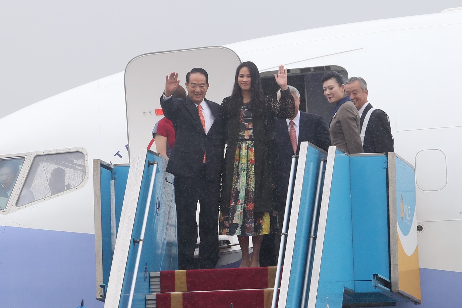 May bay cho doan Dai Bac Trung Hoa du APEC den Da Nang hinh anh