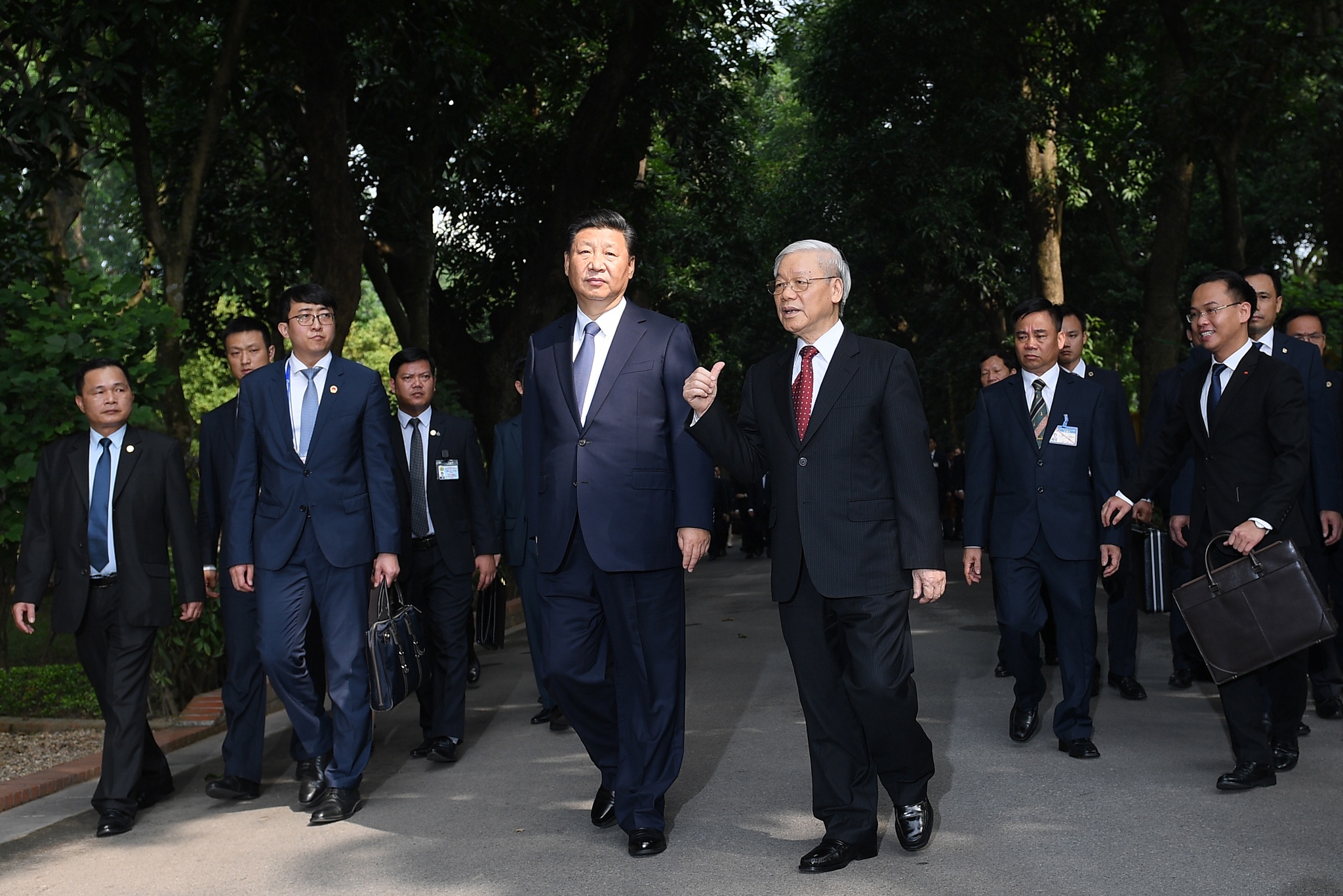 Tap Can Binh tham Viet Nam anh 1