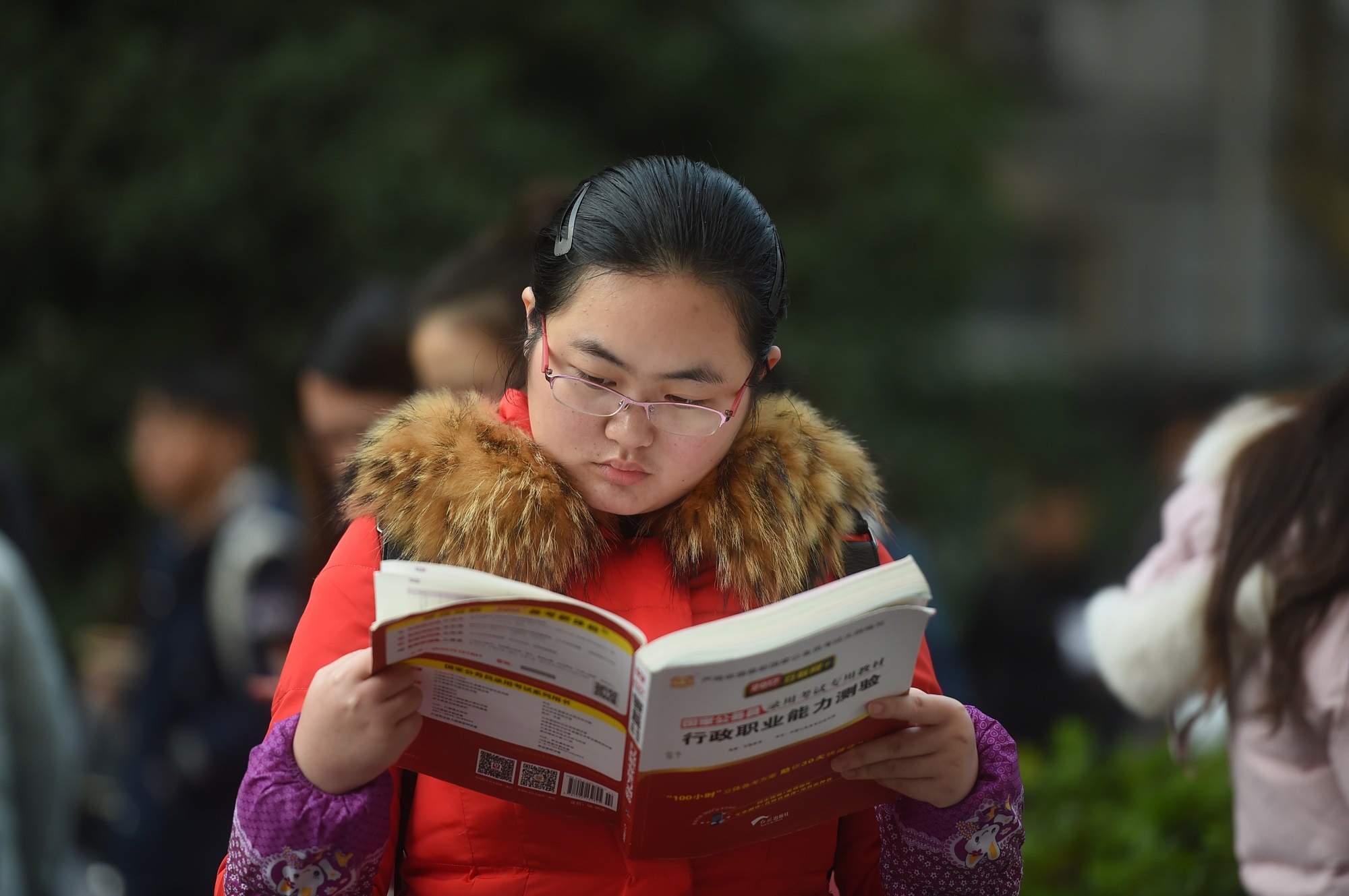 thi cong chuc tai Trung Quoc anh 3