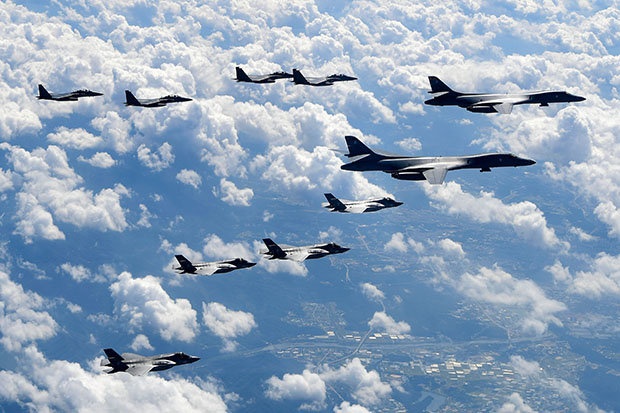 My, Han khoi dong tap tran tren khong lon nhat lich su hinh anh