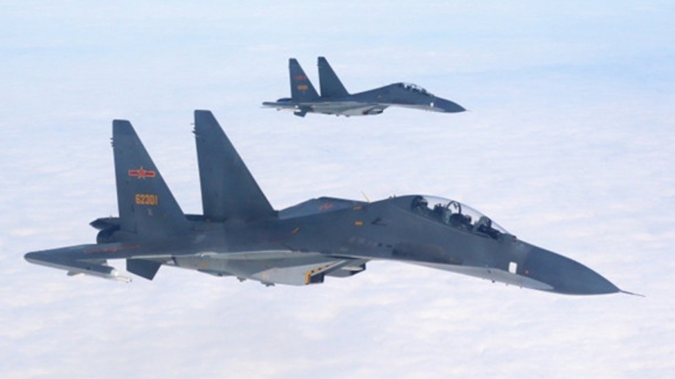 Chien dau co Trung Quoc dien tap 'vay dao', canh bao Dai Loan hinh anh