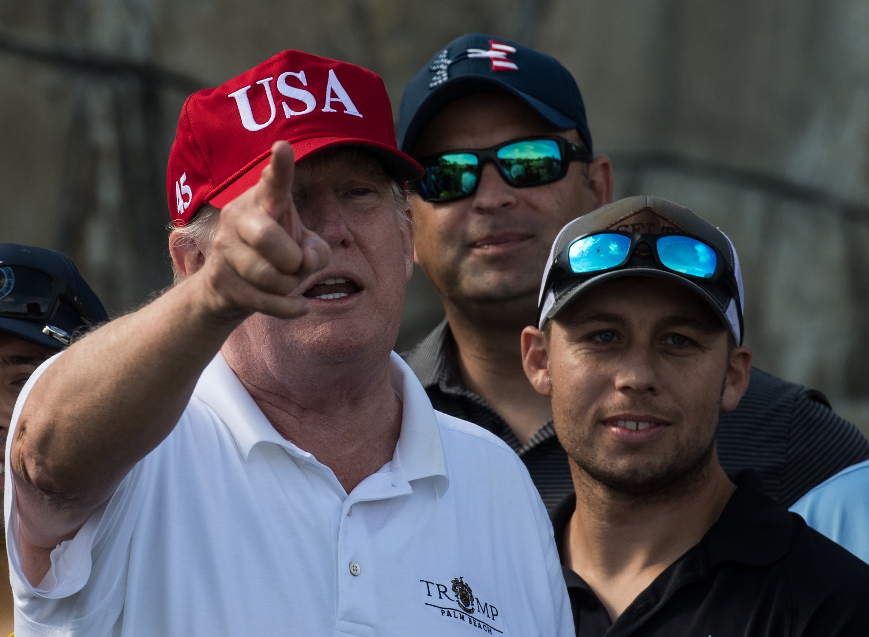 trump gay chien tren twitter anh 1