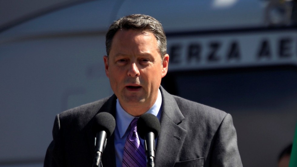 Dai su My tai Panama tu chuc vi 'khong the phung su Trump' hinh anh