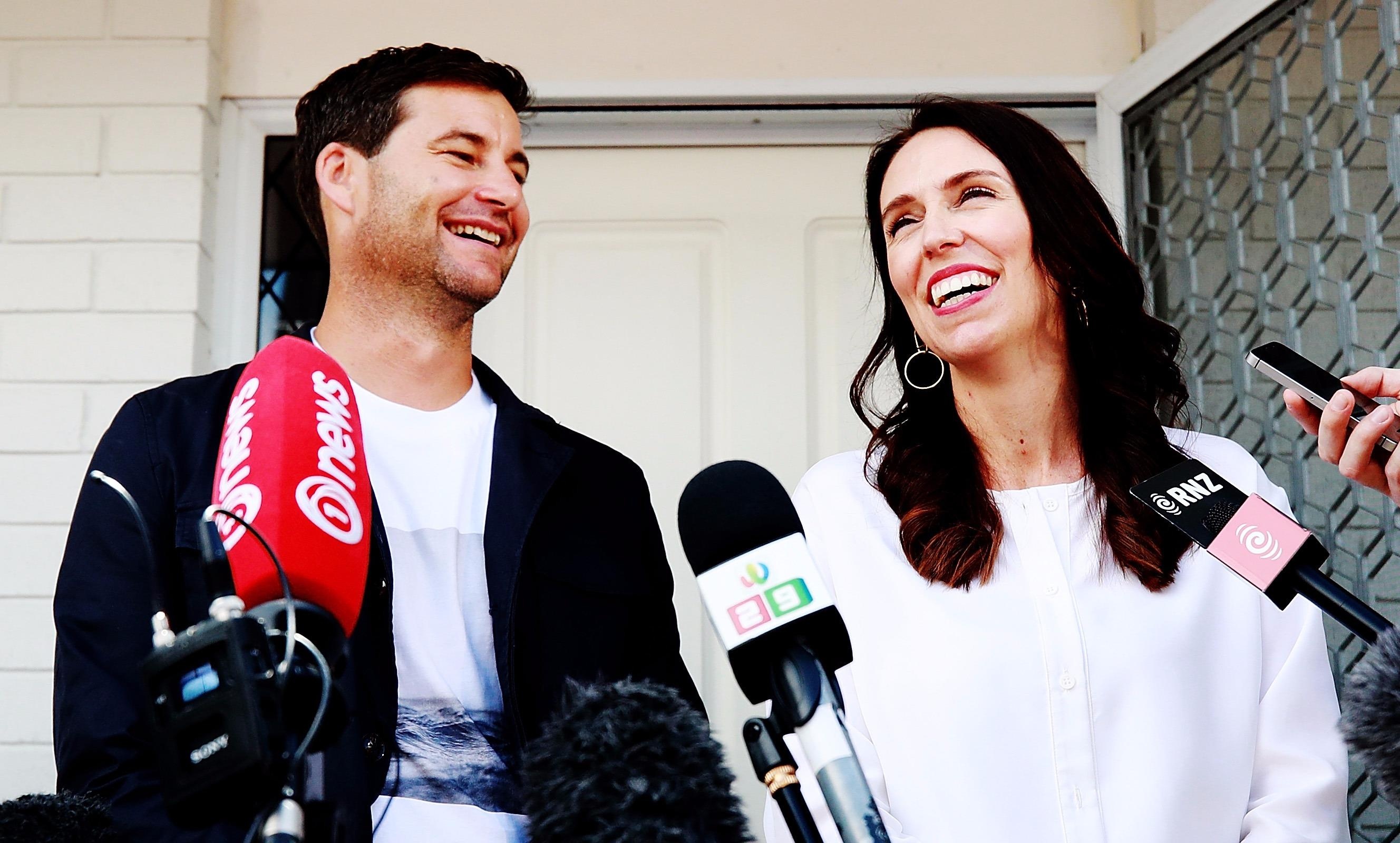 Thu tuong New Zealand thong bao mang thai voi ban trai hinh anh