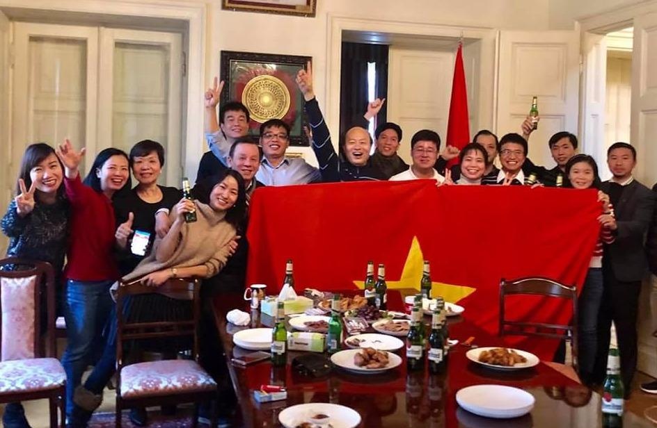 Nguoi Viet tu nam chau huong ve U23 Viet Nam hinh anh