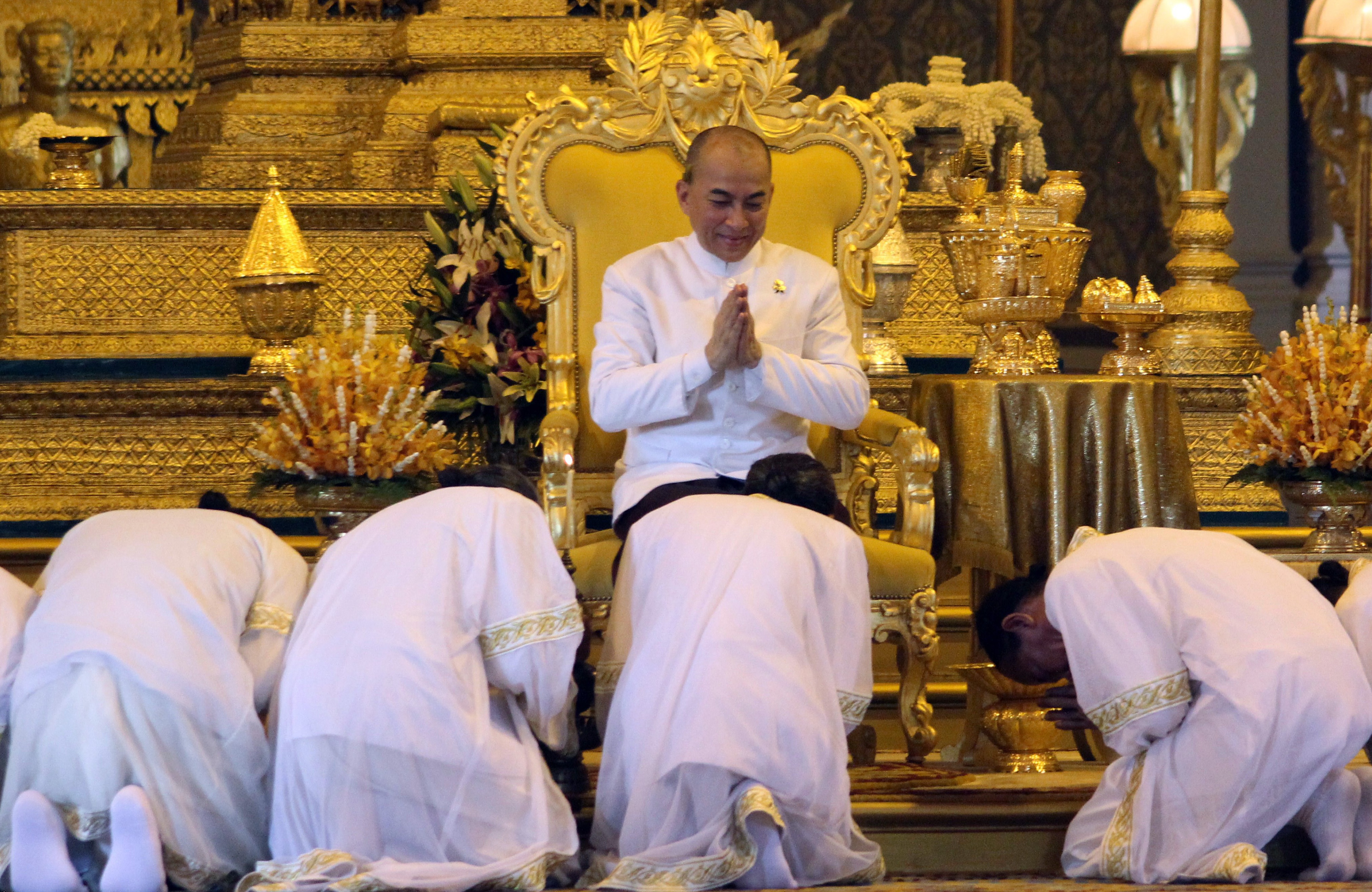 Campuchia muon ra luat cam noi xau hoang gia hinh anh