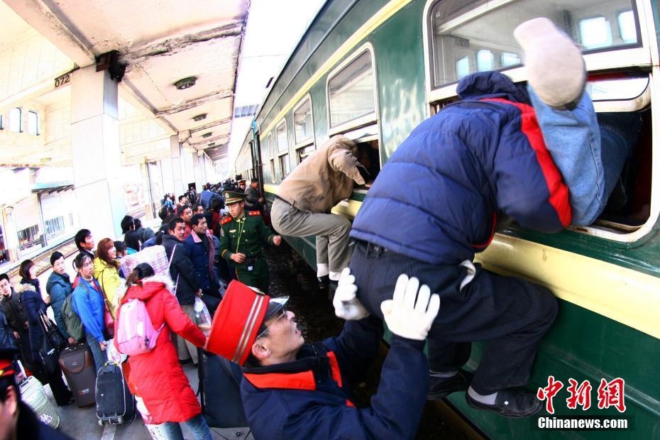 Muon neo vat lon 'xuan van' - cuoc di chuyen lon nhat moi nam o TQ hinh anh