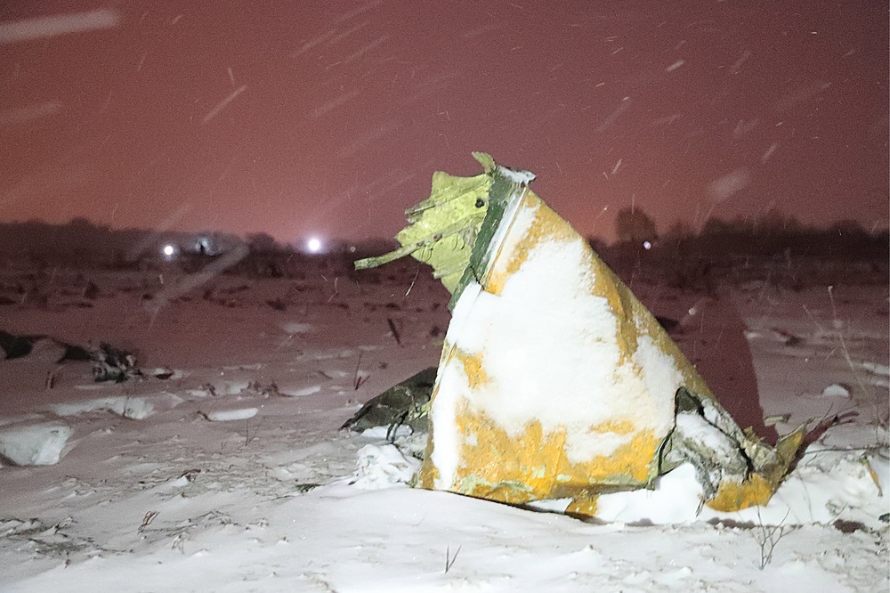 May bay Nga no sau khi tiep dat, 200 phan co the nam rai rac hinh anh