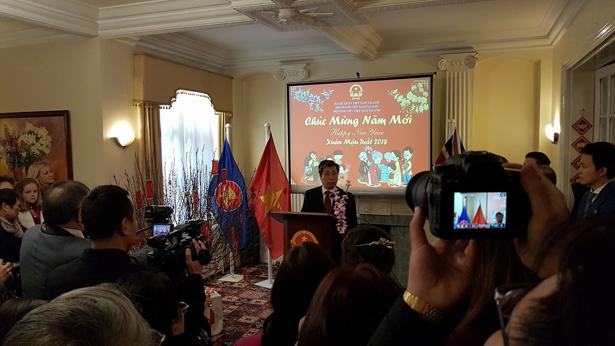 kieu bao don tet anh 12