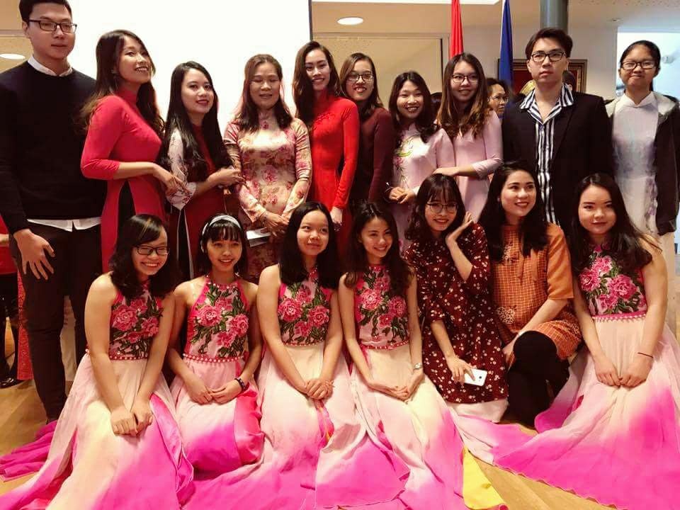 kieu bao don tet anh 1