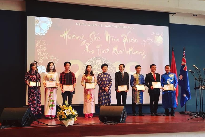 kieu bao don tet anh 19