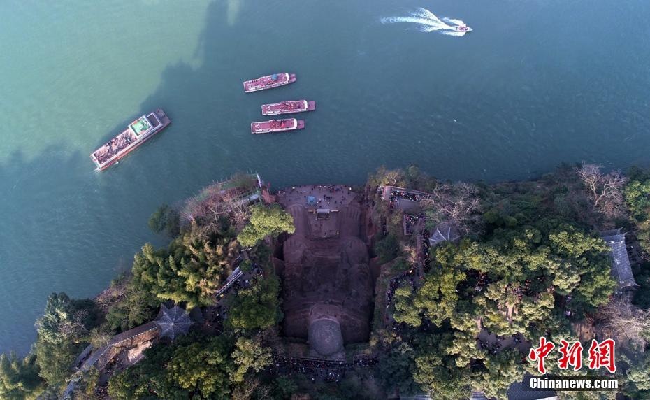 dan trung quoc xep hang bai tuong phat anh 4