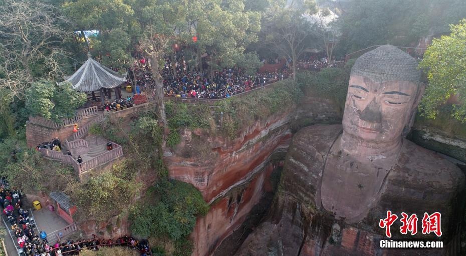 dan trung quoc xep hang bai tuong phat anh 1