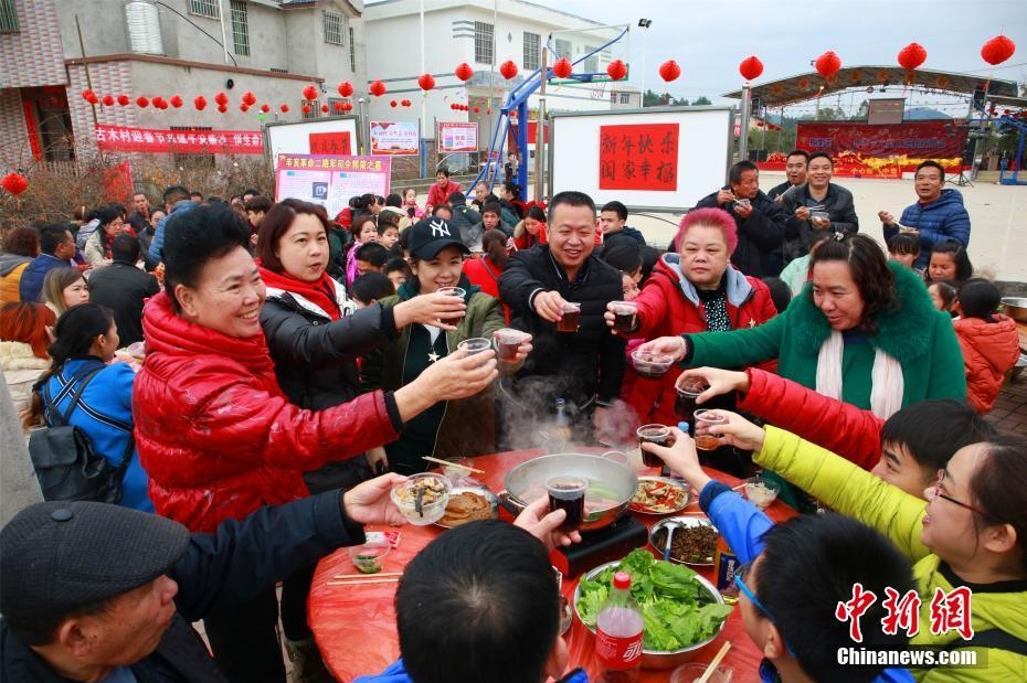 tiec mung nam moi o lang trung quoc anh 3