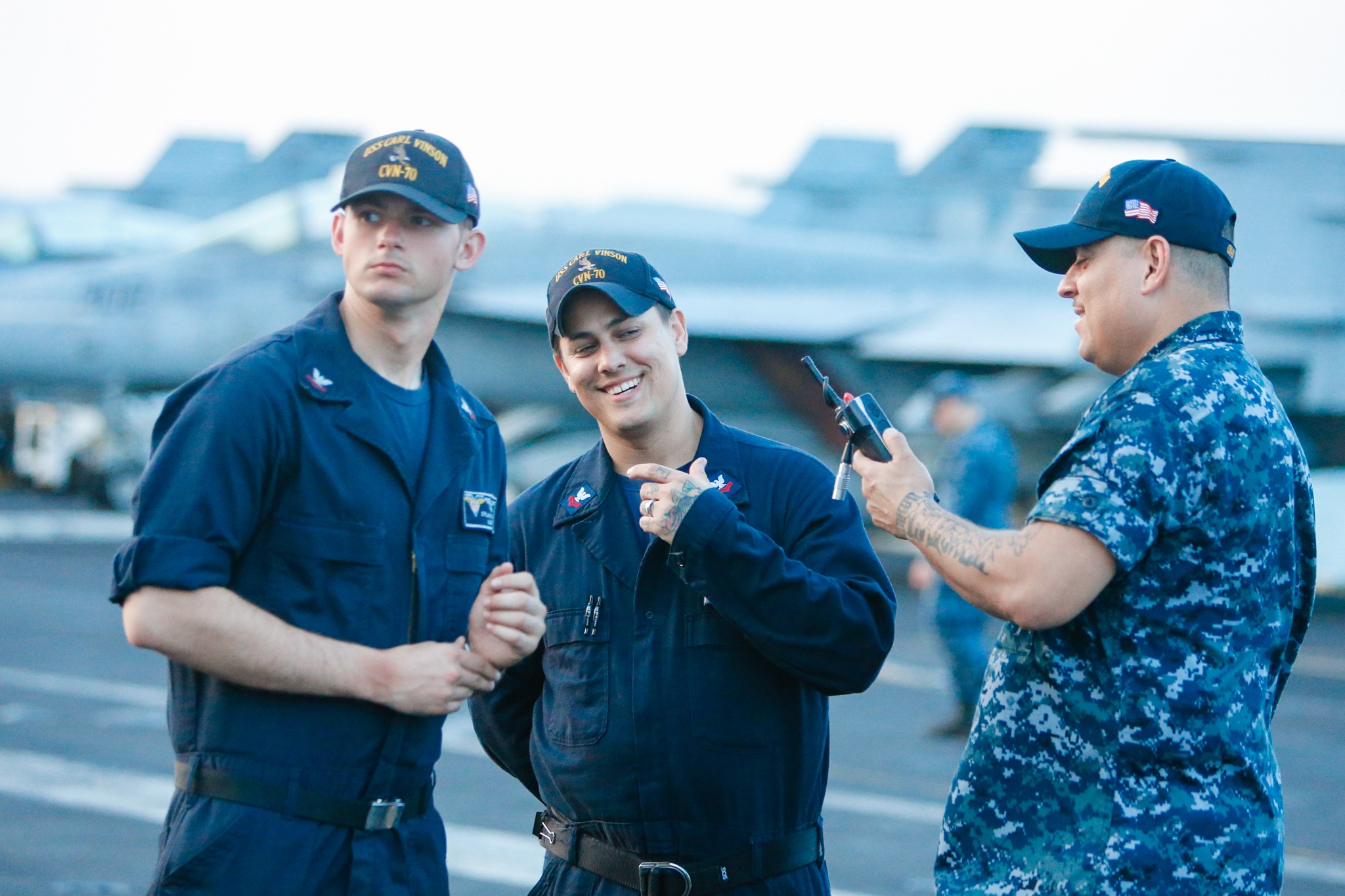 thuy thu tren tau san bay my anh 11