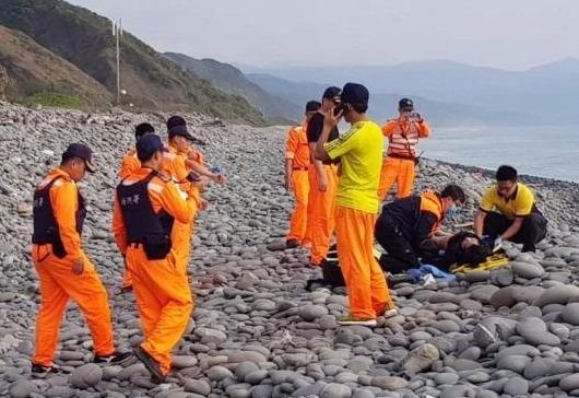 Bi chu thuyen bo roi, hai nguoi Viet chet tren bien Dai Loan hinh anh