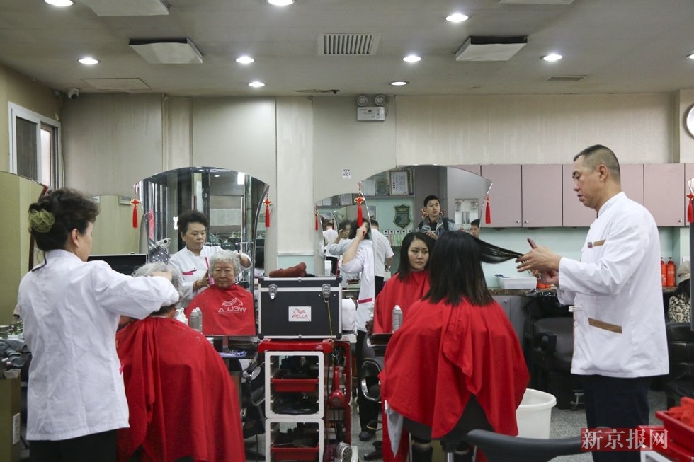 người trung quốc cắt tóc đầu năm ảnh 2 nguoi trung quoc cat toc dau nam anh 2