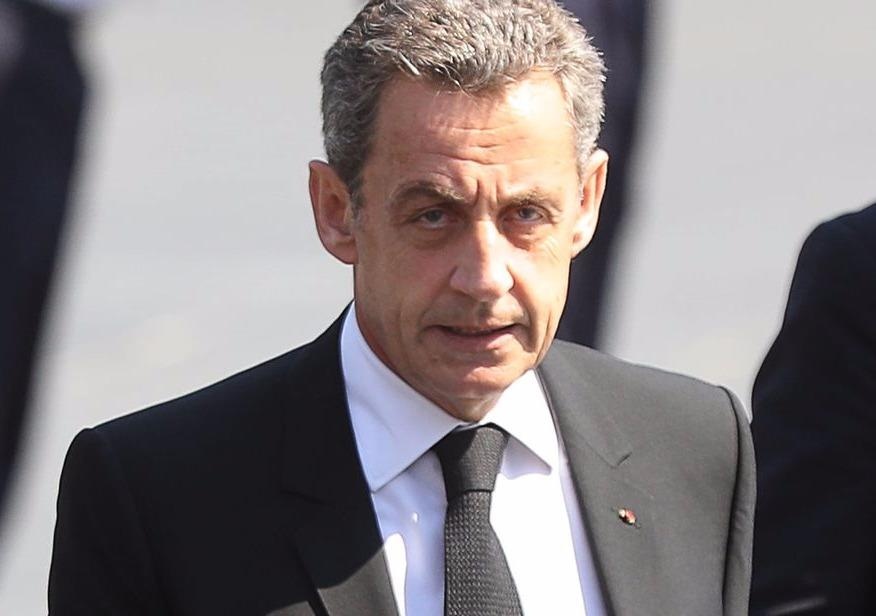 Cuu Tong thong Phap Sarkozy bi bat voi cao buoc nhan hang valy tien hinh anh