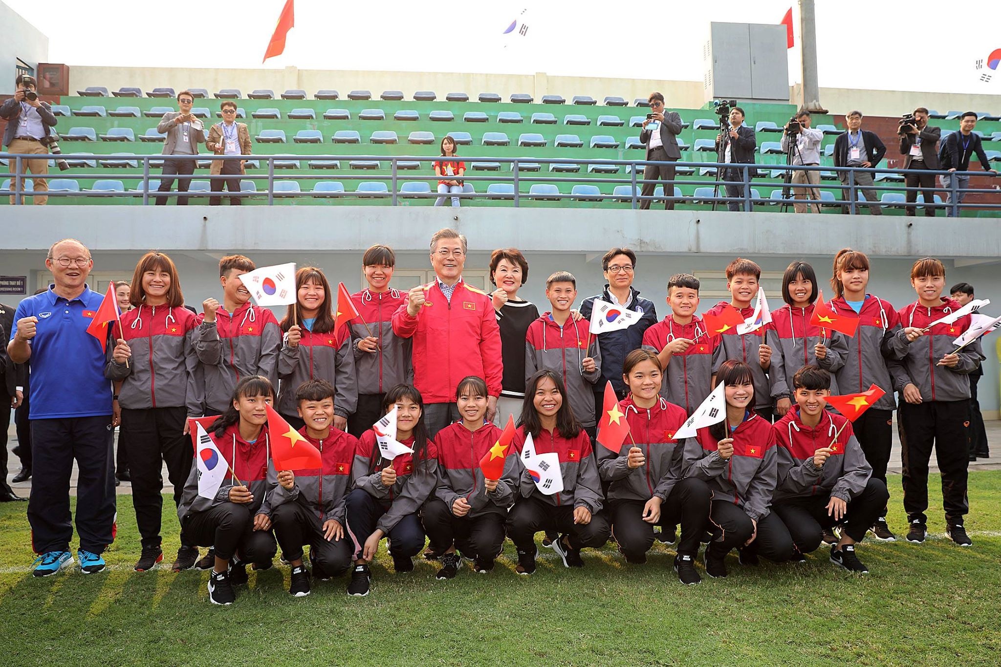 tong thong han quoc giao luu voi tuyen u23 anh 10