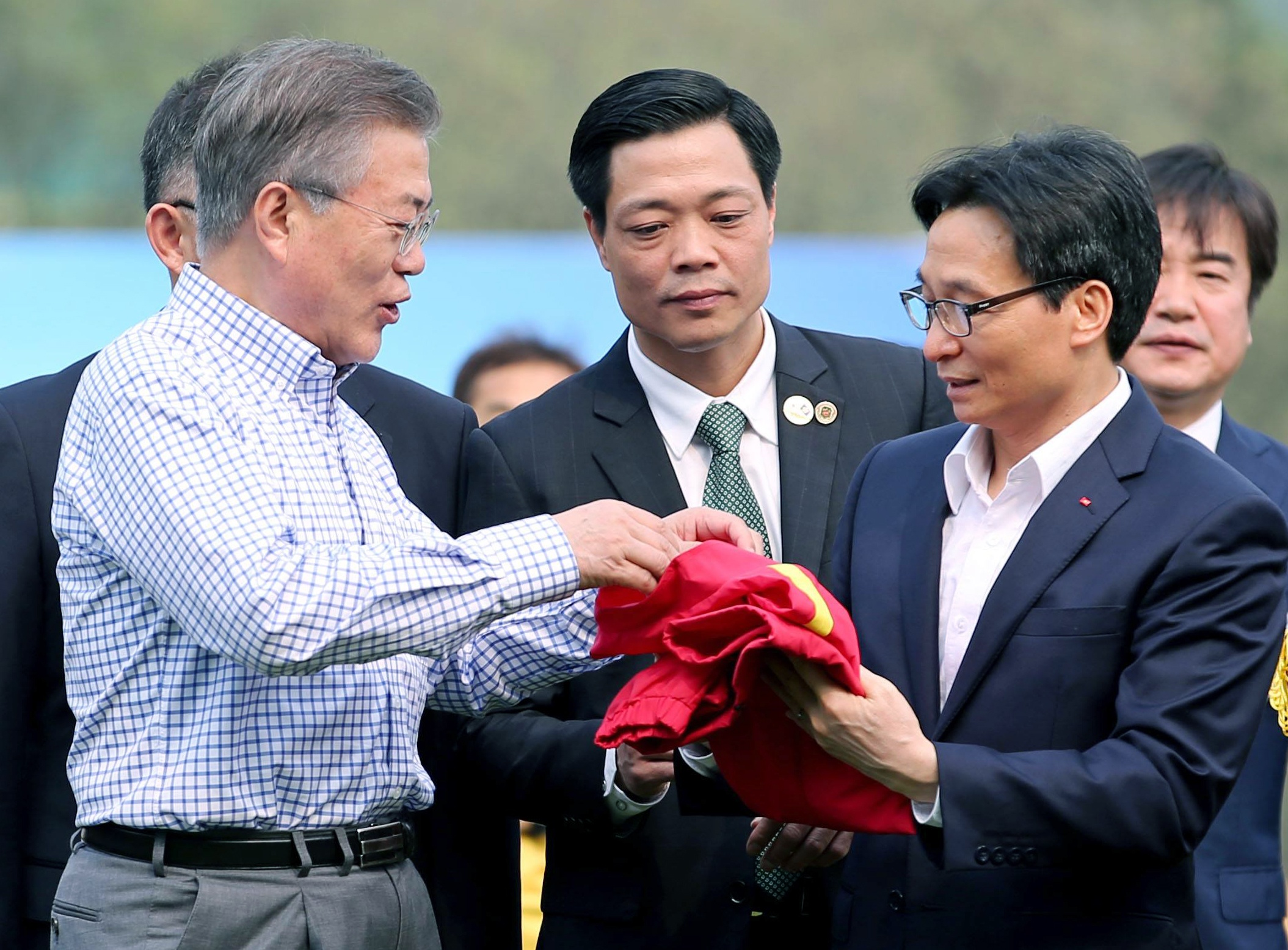 tong thong han quoc giao luu voi tuyen u23 anh 3