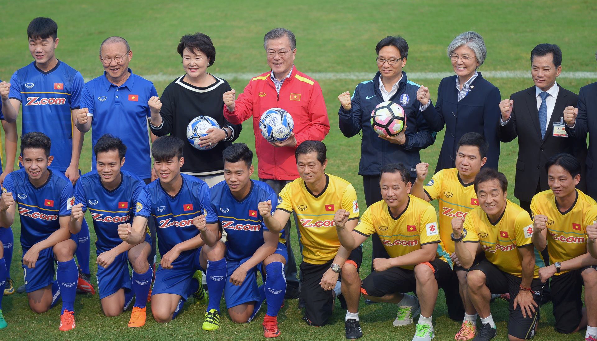 tong thong han quoc giao luu voi tuyen u23 anh 11