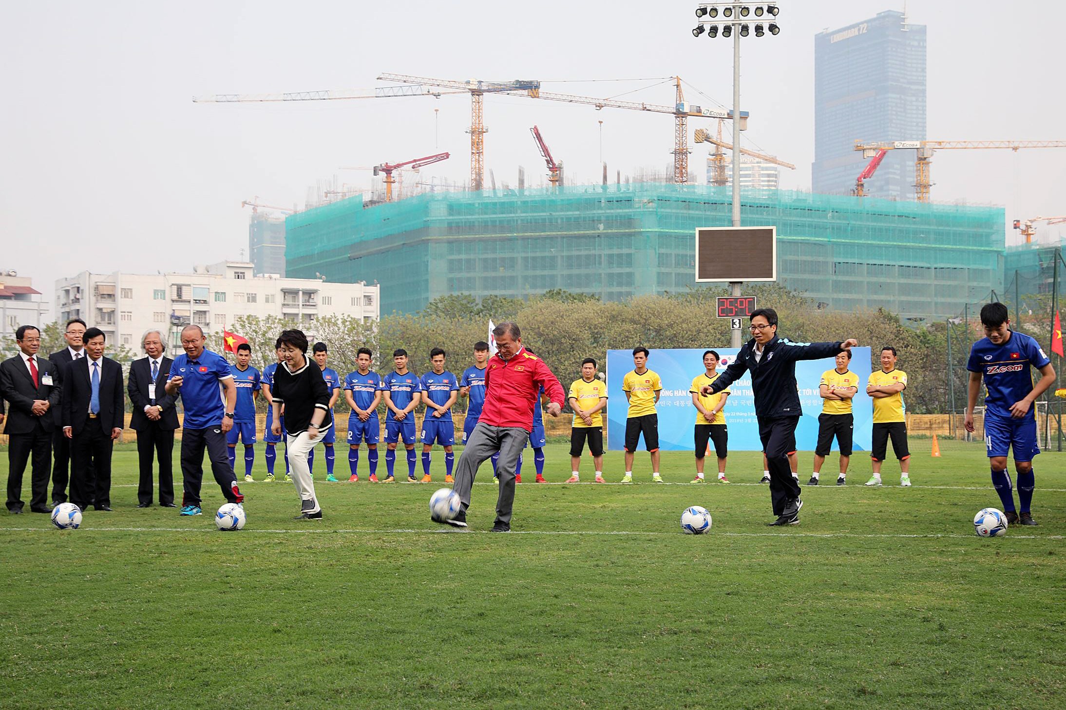 tong thong han quoc giao luu voi tuyen u23 anh 5