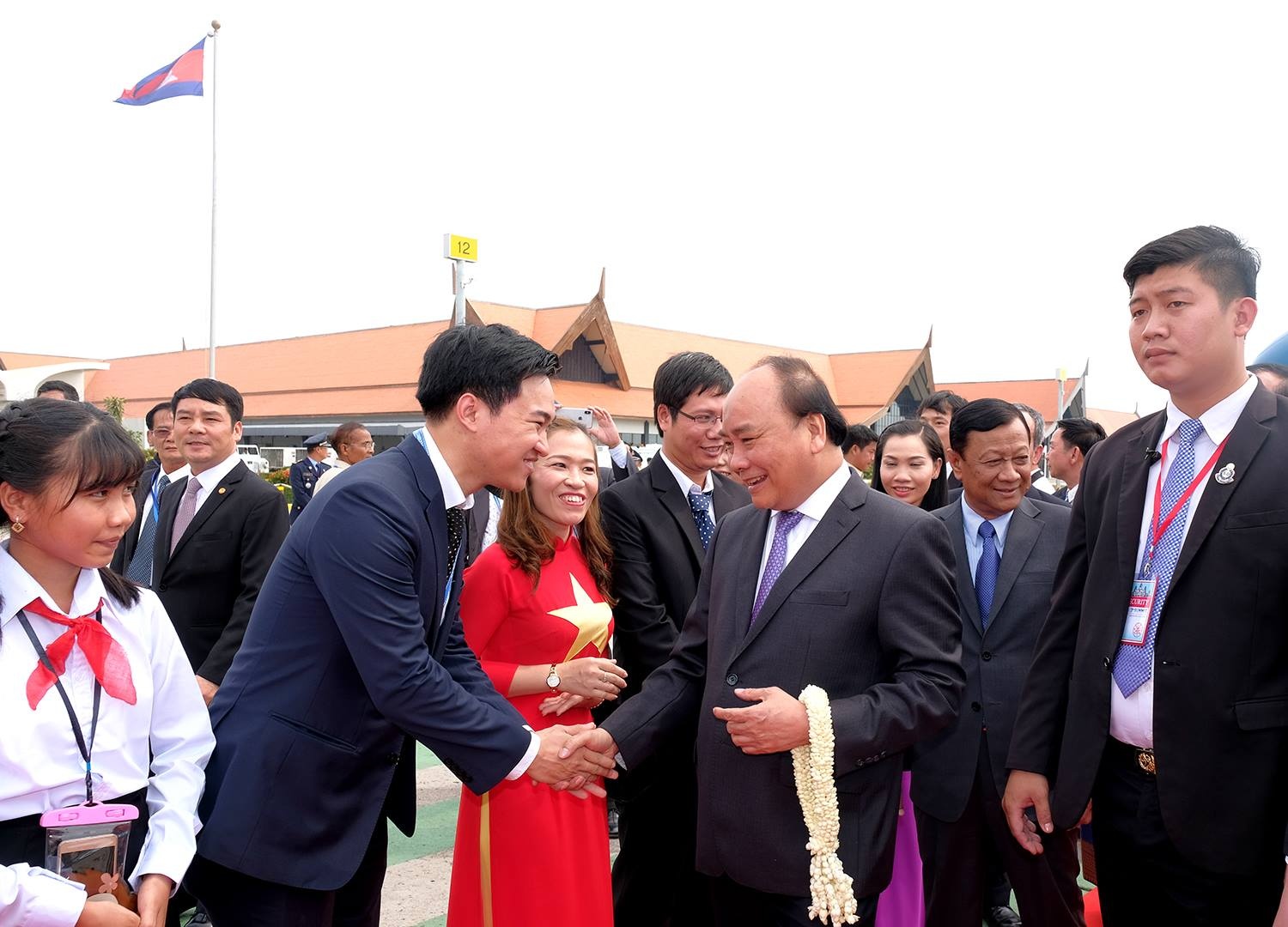 thủ tướng gặp gỡ kiều bào ở campuchia ảnh 6 thu tuong gap go kieu bao o campuchia anh 6