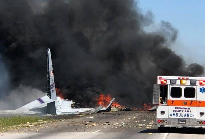 May bay van tai quan su cho theo 9 nguoi roi o My hinh anh