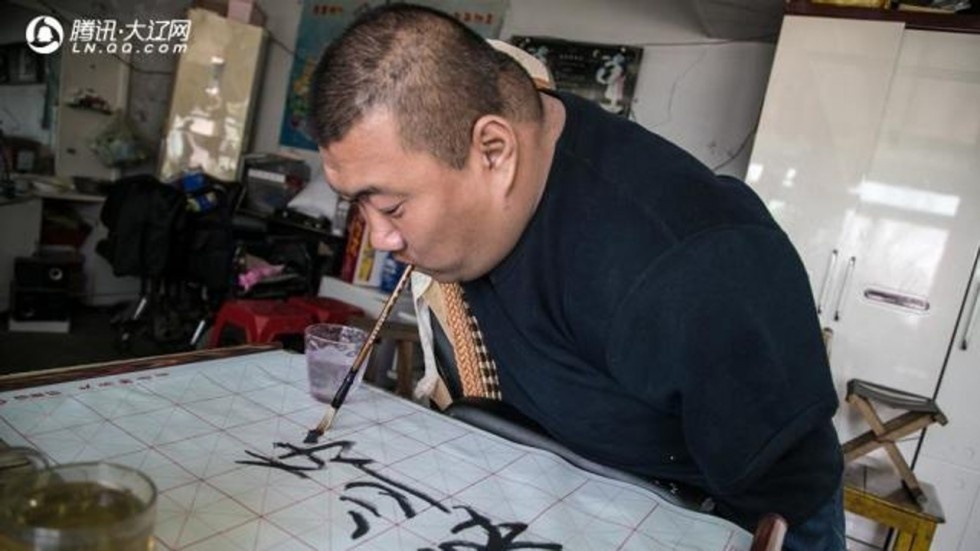 'Anh trai Dua' Trung Quoc san sang lam an may de nuoi con hinh anh