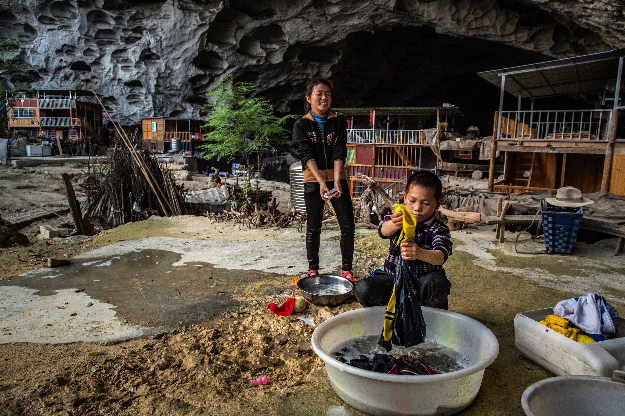 nguoi song trong hang dong trung quoc anh 2