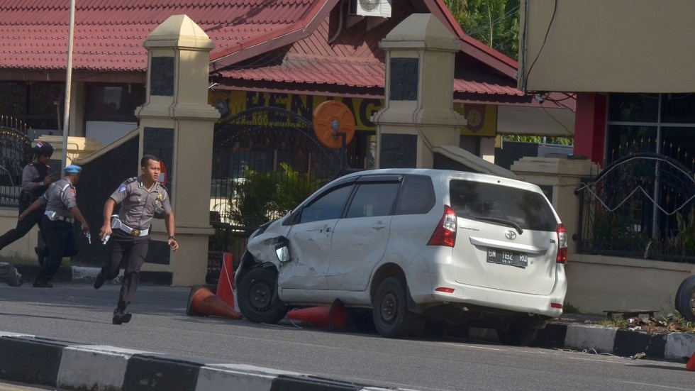 Bo Ngoai giao khuyen cao khong nen den Indonesia luc nay hinh anh