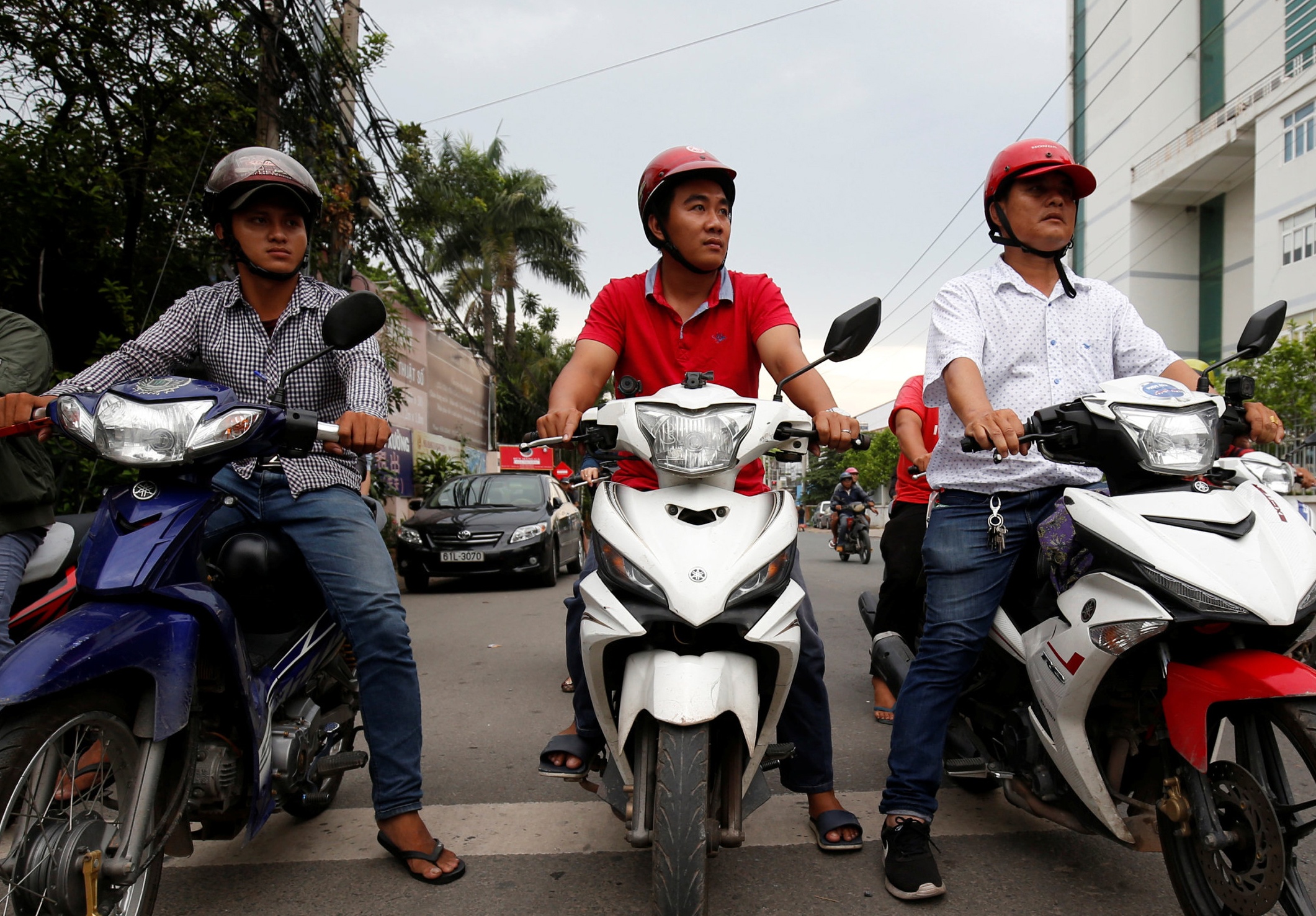 'Hiep si duong pho' Viet Nam: Xe may, dep tong va ao gio hinh anh