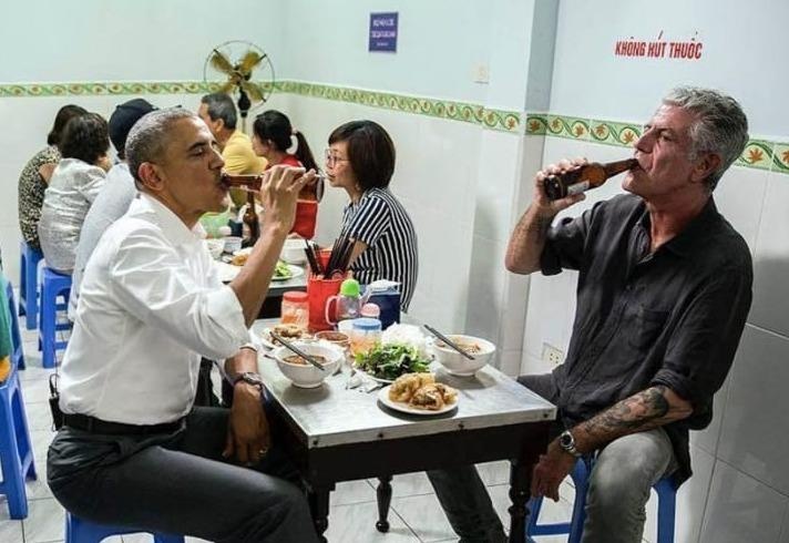 Anthony Bourdain day Obama an bun cha tai Ha Noi hinh anh