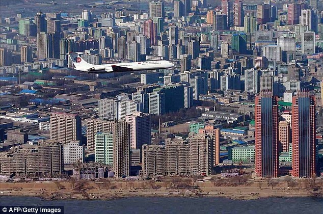 kim jong un di may bay nuoc ngoai den singapore anh 2